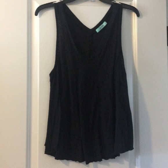 Karlie Tops - Karlie crop tank Karlie Tops - Karlie crop tank